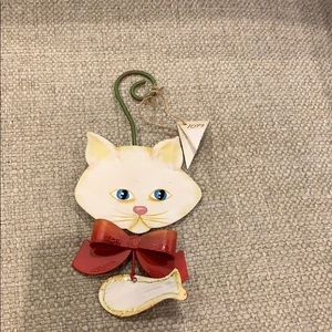 Round Top Collection White Cat Christmas Ornament